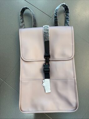 Rains waterproof backpack in color Muse (blush pink)